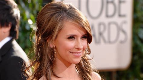 Jennifer Love Hewitt Refuses Nudity for Client ...